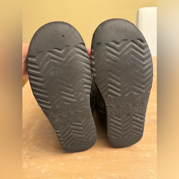 Black Ugg Classic Short II Size 6 - Picture 5 of 7